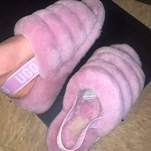 Size 6 light pink, or a lilac to some authentic mint condition  UGGs slides